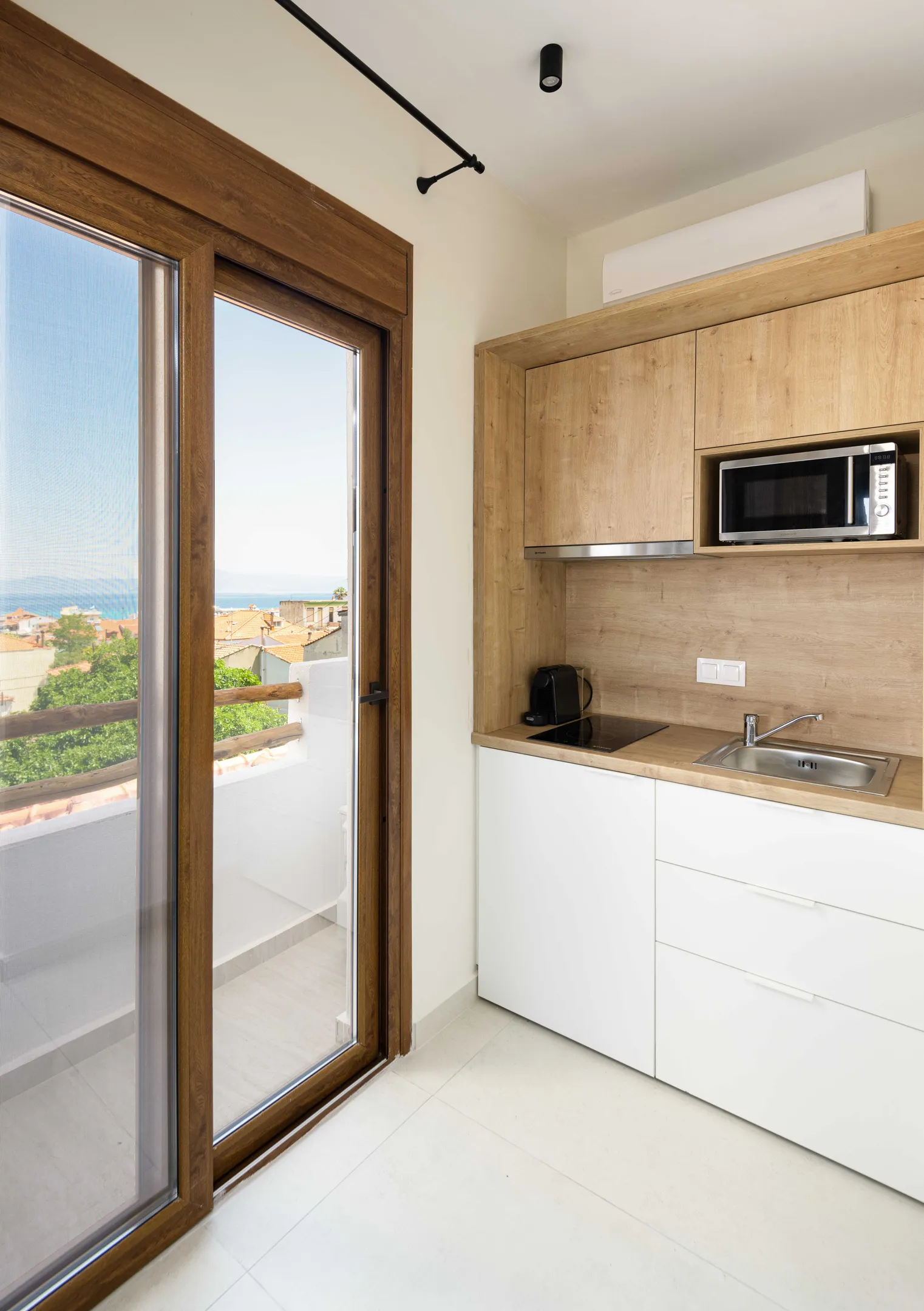 Tiara Holidays - Palm Residences - Premium Residence - kitchen